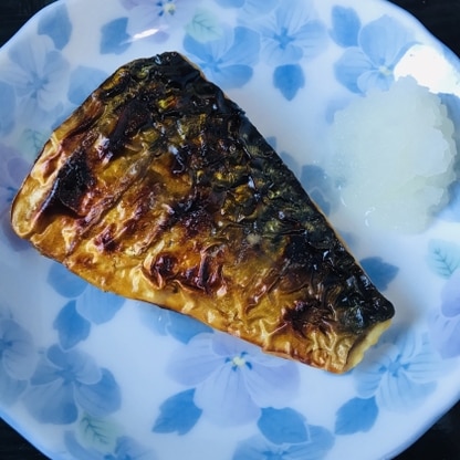レシピを参考にして作ってみました。サラダ油で下処理をしっかりしておくと仕上がりの味が良くなりますね。鯖の身がふっくらとしていて大根おろしで美味しく頂けました。